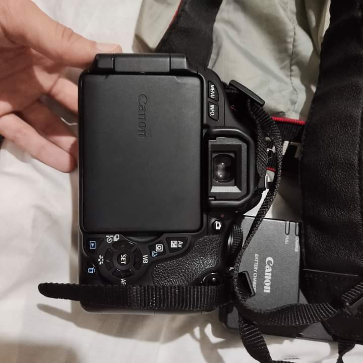 ORIGINAL 600D DSLR (Category: Camera Bags & Carriers) located in Paranaque City. Submitted by estheeeer (Listing ID 1048568268, Image 3). Description: FOR SALE! ✓CANON 600D (NO LENS) ✓LOWEPRO FASTPACK 150 AW II RFS: NEED CASH PAPAAYOS SCOOTER LINK FOR LOWEPRO DESCRIPTION: https://www.bhphotovideo.com/c/product/1119687-REG/lowepro_lp36870_fastpack_150_aw_ii.html INCLUSIONS: LOWEPRO BAG (NEVER USED OUTDOORS.) CANON 600D 2 PCS BATTERY CHARGER MACRO 