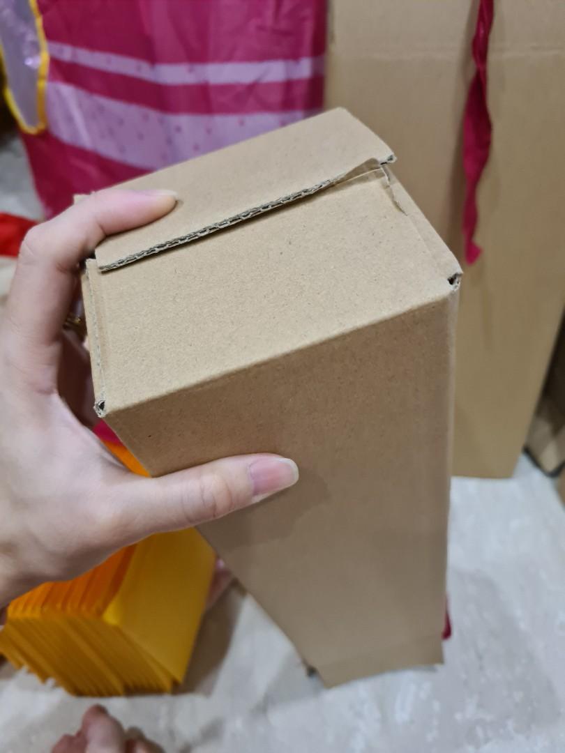 Rectangular box for mailing (Category: Everything Else) located in Singapore. Submitted by athenie (Listing ID 1048623124, Image 1). Description: Cardboard box 35cm x 10cm x 10cm 1 for $0.50, 10 for $4.