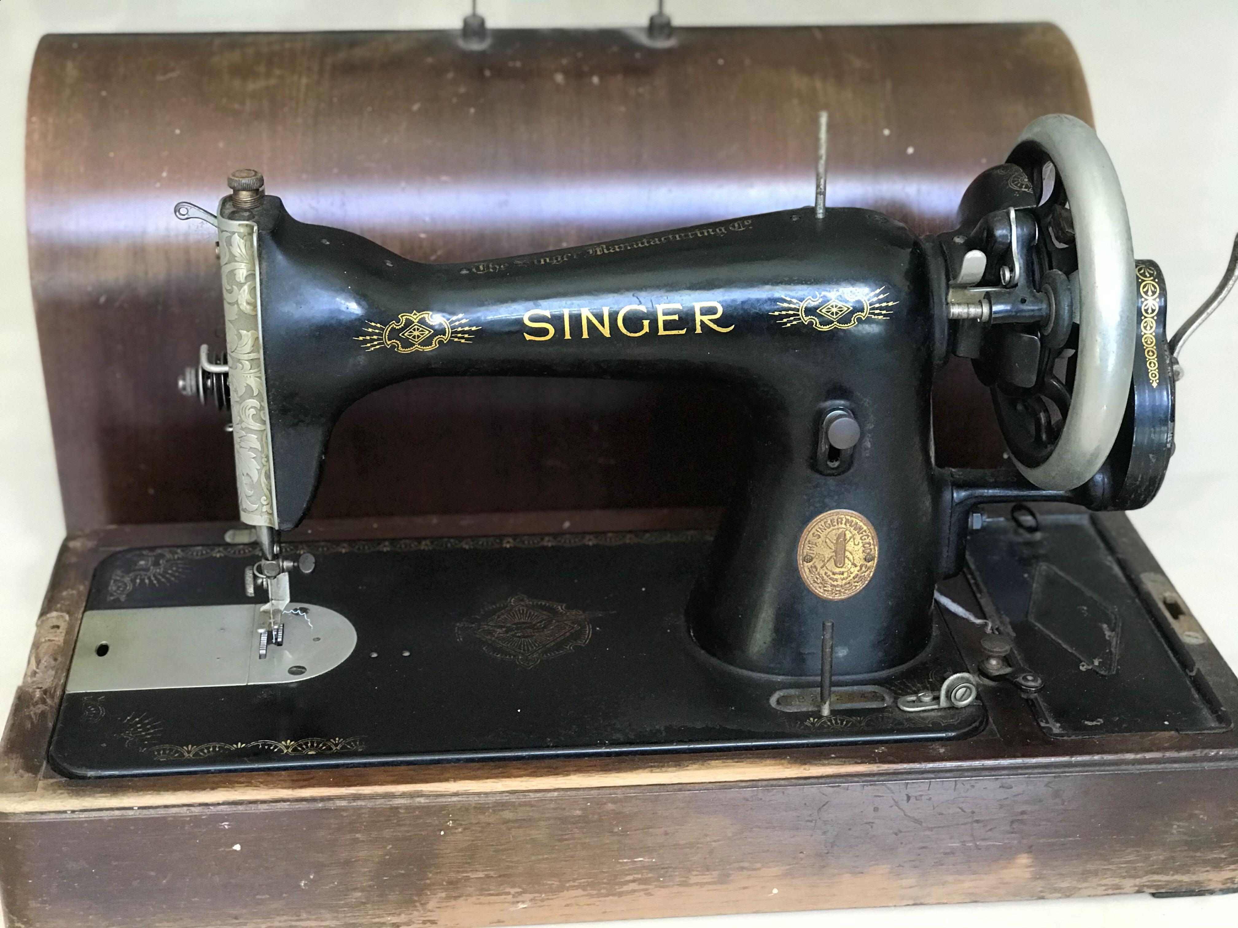 Singer Hand Sewing Machine, Hobbies & Toys, Memorabilia & Collectibles