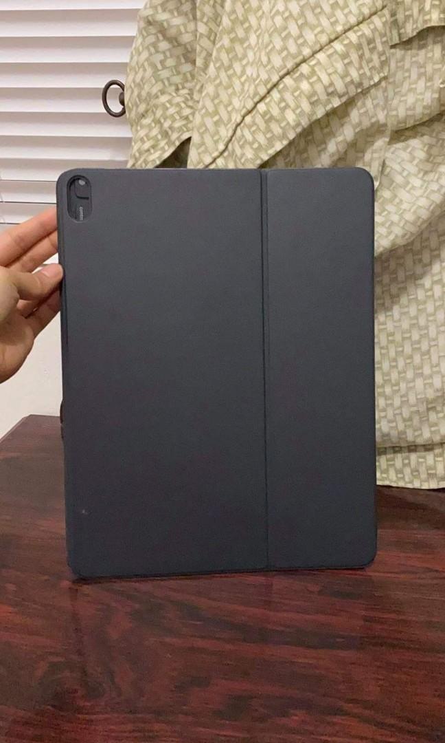 Smart Folio Keyboard for 12.9 inch 2018 Ipad Pro (Category: Computer Keyboard) located in Mandaluyong City. Submitted by statsfully (Listing ID 1048590570, Image 2). Description: *Bluetooth keyboard for 12.9 inch Ipad pro 2018 and 2020 *Works perfectly, in very good condition. Original price of the product is $175. *Compatible with iPad Pro 12.9-inch (4th generation and 3rd generation).