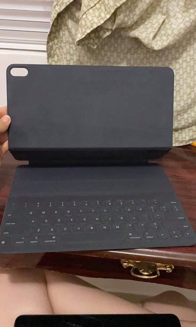 Smart Folio Keyboard for 12.9 inch 2018 Ipad Pro (Category: Computer Keyboard) located in Mandaluyong City. Submitted by statsfully (Listing ID 1048590570, Image 3). Description: *Bluetooth keyboard for 12.9 inch Ipad pro 2018 and 2020 *Works perfectly, in very good condition. Original price of the product is $175. *Compatible with iPad Pro 12.9-inch (4th generation and 3rd generation).