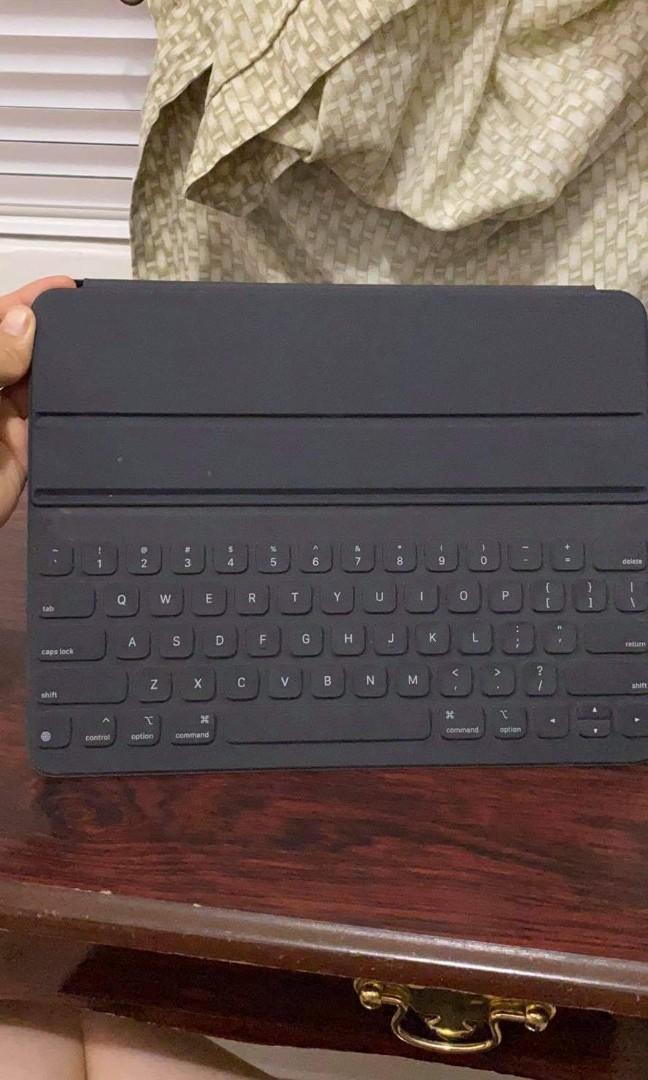 Smart Folio Keyboard for 12.9 inch 2018 Ipad Pro (Category: Computer Keyboard) located in Mandaluyong City. Submitted by statsfully (Listing ID 1048590570, Image 1). Description: *Bluetooth keyboard for 12.9 inch Ipad pro 2018 and 2020 *Works perfectly, in very good condition. Original price of the product is $175. *Compatible with iPad Pro 12.9-inch (4th generation and 3rd generation).