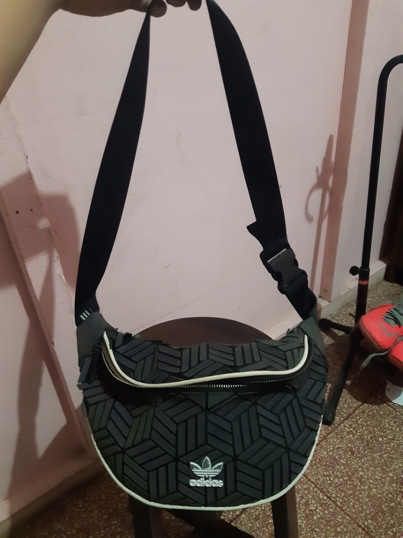 Tas selempang adidas reflective original, Fesyen Pria, Tas