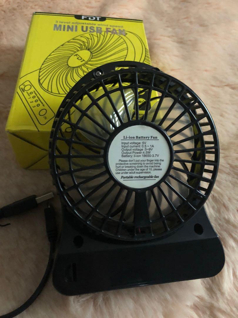 3 Level adjustable wind speed Mini USB Fan (Category: Computer Parts) located in Manila. Submitted by bondea (Listing ID 1048661083, Image 3). Description: Brand new, Black color, with box Height: 5 inches 3 level adjustable wind speed Built in Lithium battery.