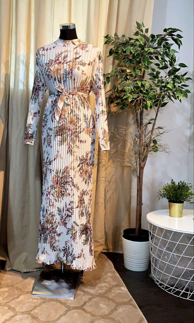 Full pleated outlet dress