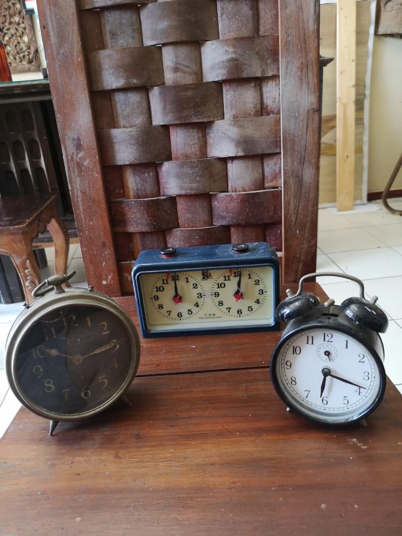Chess timer clock (Category: Clocks) located in Mandaluyong City. Submitted by thefilipinopicker (Listing ID 1048653836, Image 2). Description: Free 2 clocks. Good for accent Pcik up Museo ng Kahapon Boni.