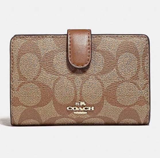 Coach medium medium corner zip wallet :) (Category: Luxury Bags & Wallets) located in Manila. Submitted by budgetpreloveditems (Listing ID 1048825896, Image 1). Description: .