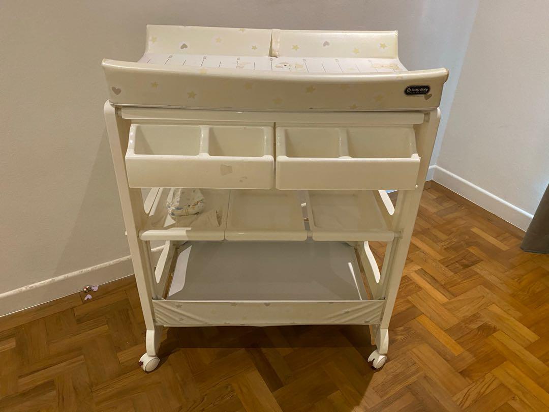 floor changing station