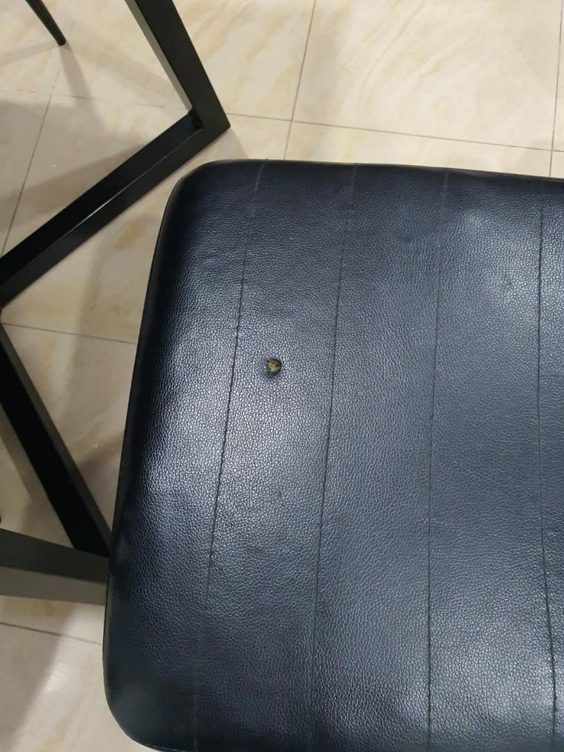 Dining table (Category: Tables & Sets) located in Singapore. Submitted by afis1988 (Listing ID 1048759672, Image 3). Description: giving away black tempered glass dining table with 6 chairs..small defects on chair not for fussy recipients...