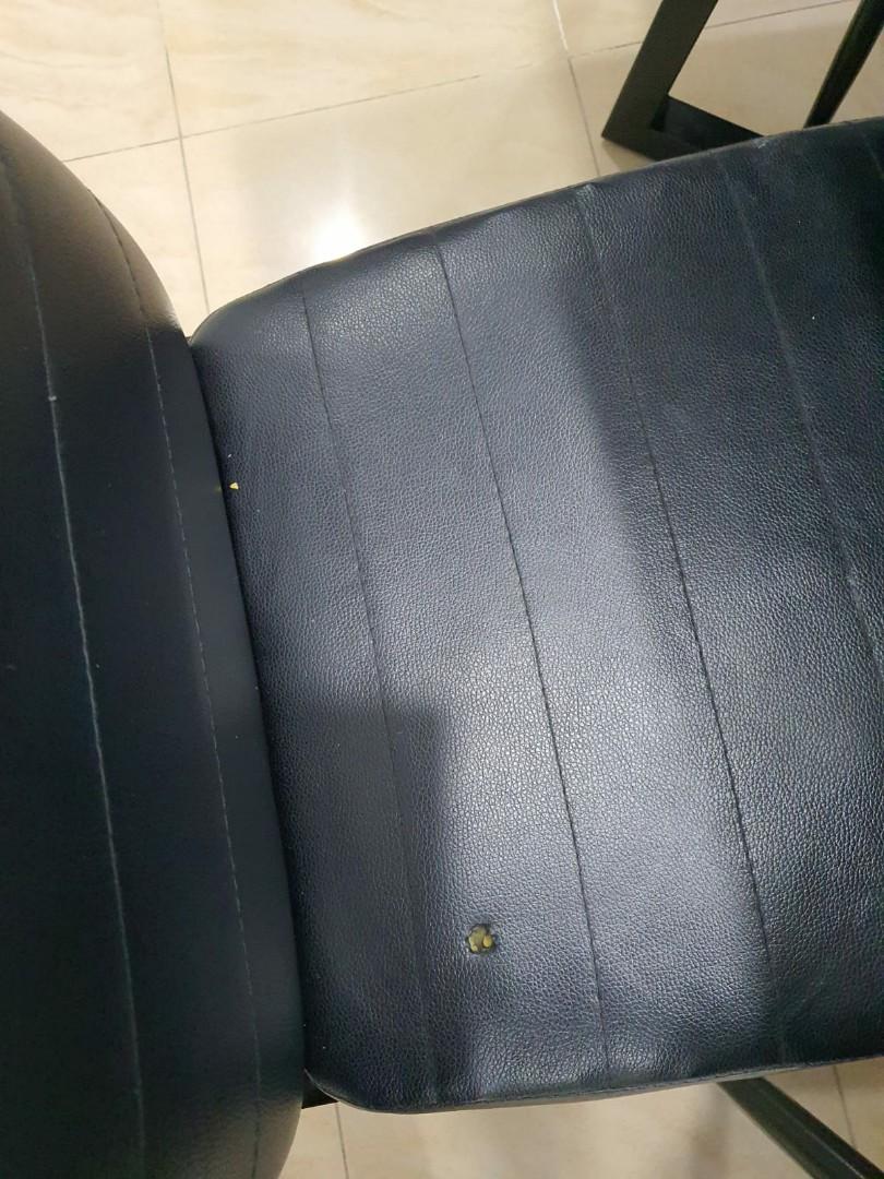 Dining table (Category: Tables & Sets) located in Singapore. Submitted by afis1988 (Listing ID 1048759672, Image 2). Description: giving away black tempered glass dining table with 6 chairs..small defects on chair not for fussy recipients...