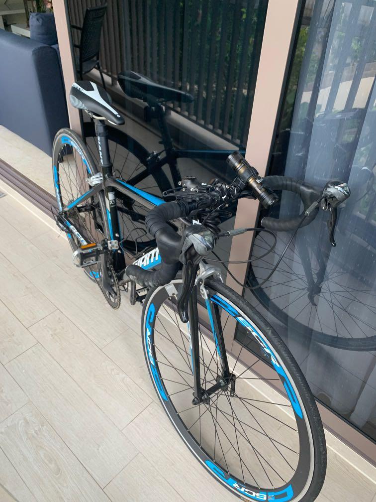 Giant Road Bike, Sports Equipment, Bicycles & Parts, Bicycles on Carousell