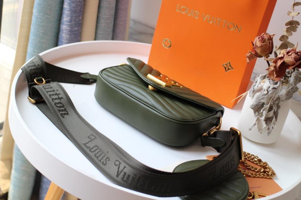 LOUIS VUITTON New Wave Multi Pochette Leather Chain Shoulder Bag Light