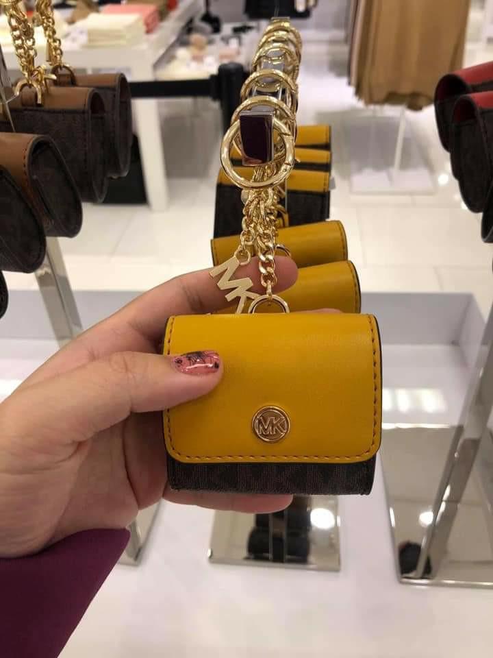 Mk best sale airpod case