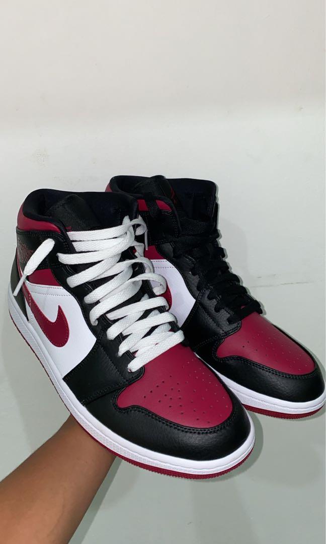 air jordan 1 mid bred toe noble red