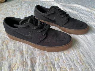 nike janoski near me