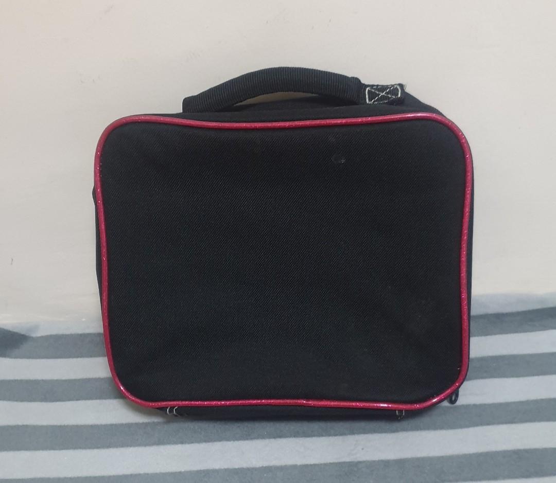 Original Sanrio Hello Kitty Thermal Bag (Category: Diaper Bags & Wetbags) located in Pasay City. Submitted by adamclarence (Listing ID 1048757306, Image 2). Description: Seldom used just stored Needs cleaning.