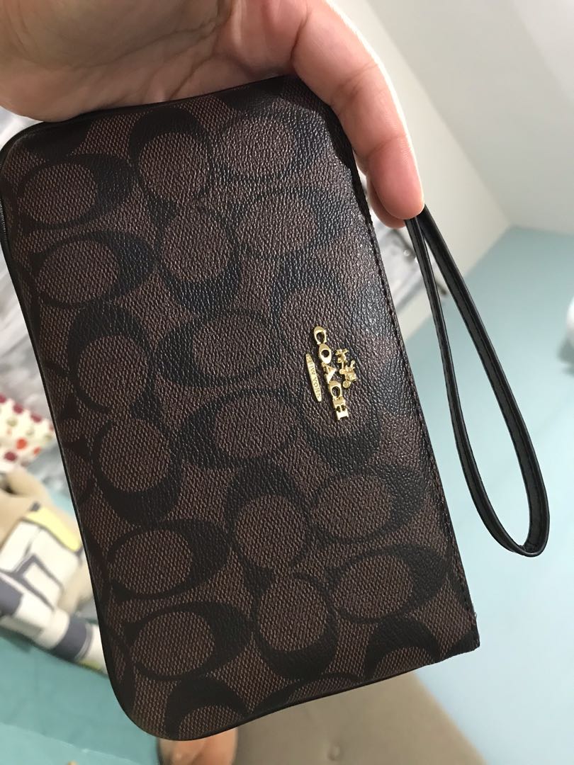 Wrist sales wallet coach