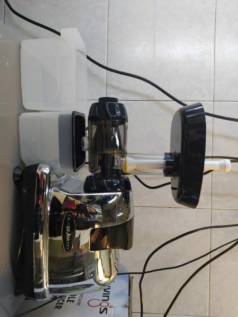 Slow juicer omega juicer j8228, TV & Home Appliances, Kitchen