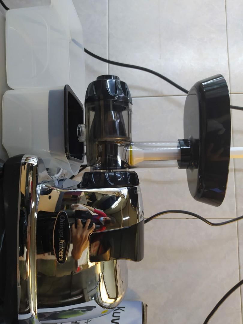 Slow juicer omega juicer j8228, TV & Home Appliances, Kitchen