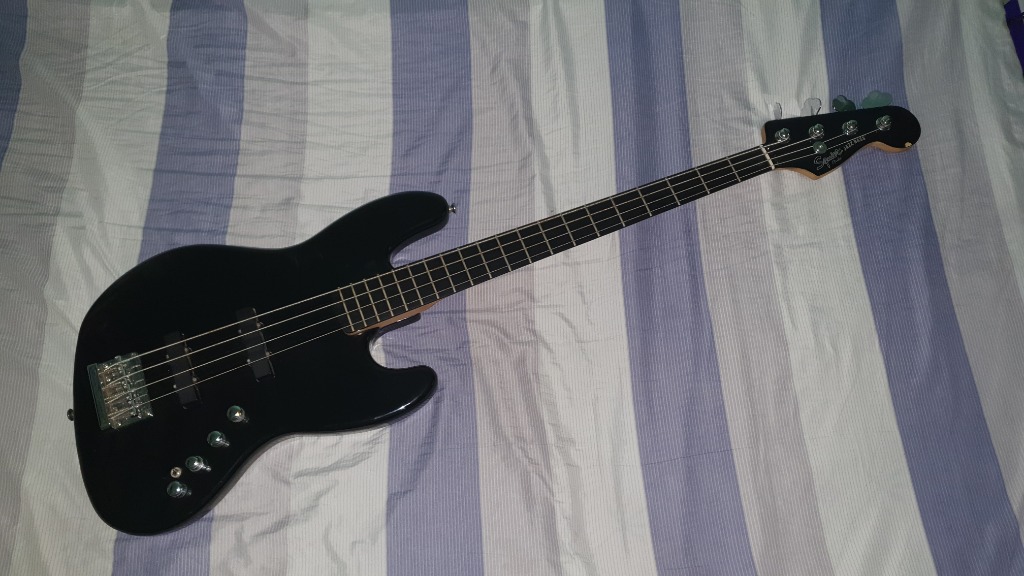 Squier jazz 2024 bass deluxe iv