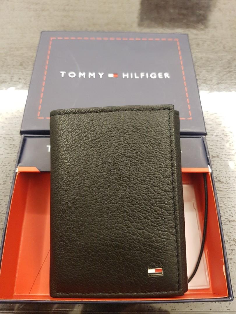 tommy hilfiger trifold wallet
