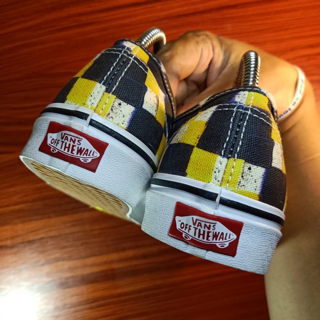 Double outlet check vans