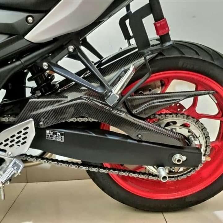 Yamaha r3 best sale chain guard