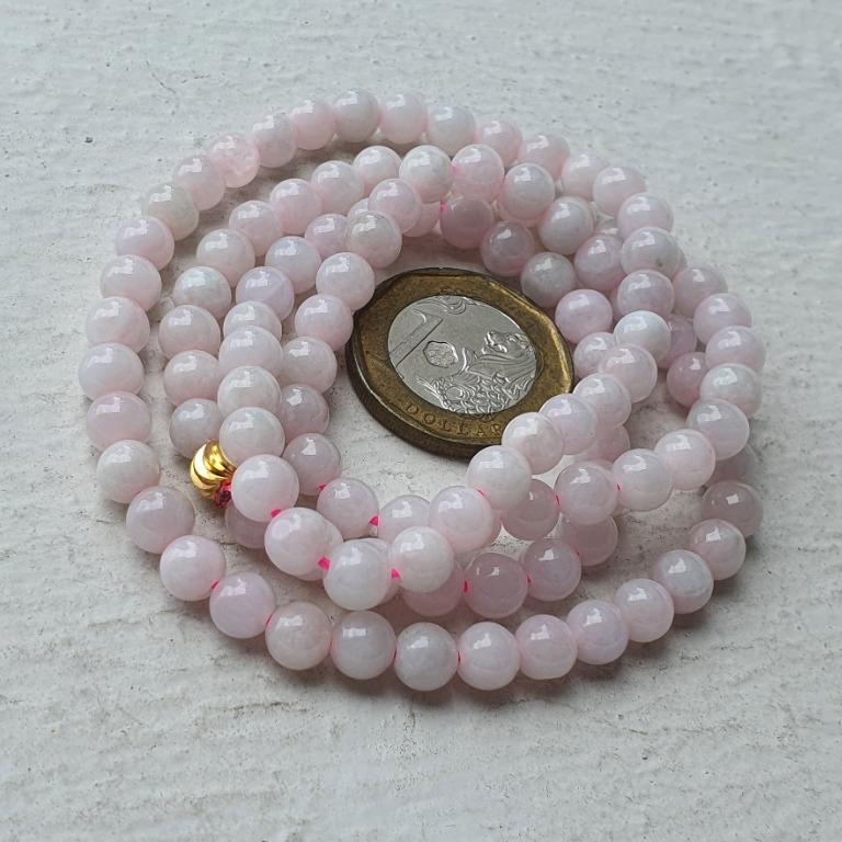Chinese pink jade jewelry shop