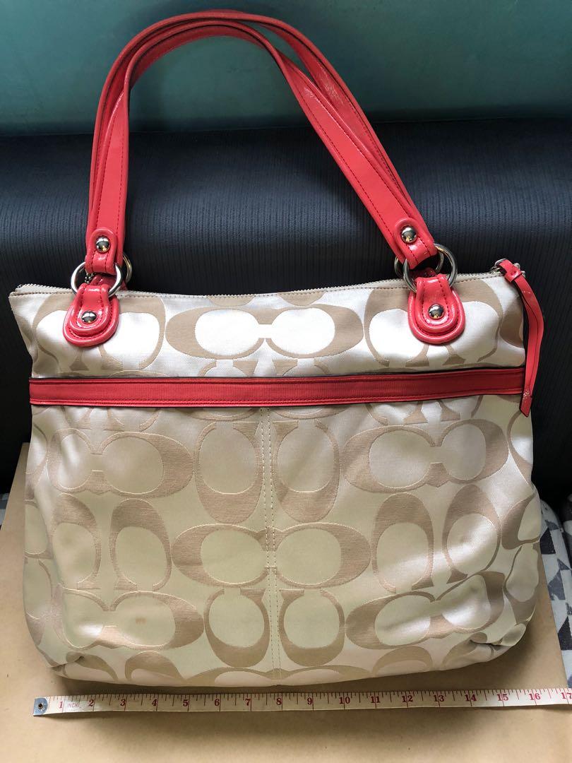 Authentic Coach handbag (Category: Luxury Bags & Wallets) located in Manila. Submitted by breadcrumb3000 (Listing ID 1048851104, Image 2). Description: Authentic Coach handbag bought in HK Big enough for work (fits a laptop!) yet Cute enough to be fashionable Includes dust bag! Rfs - decluttering Serious buyers only Strictly pay first before delivery.