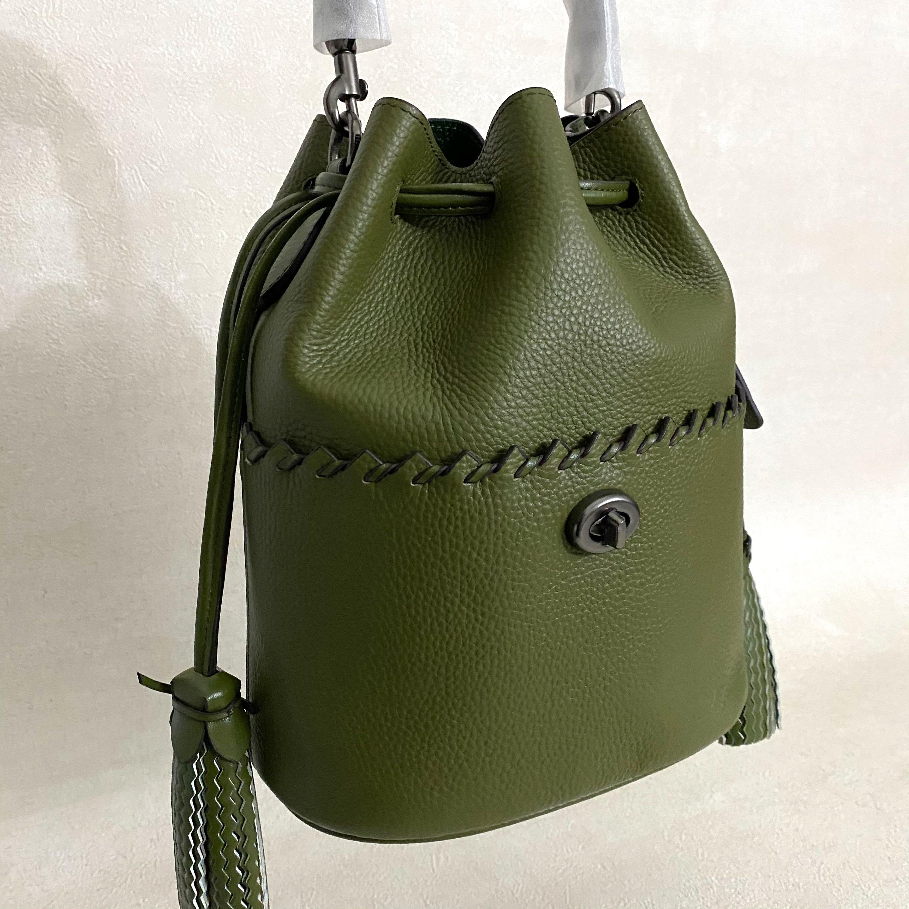 Lora bucket coach store
