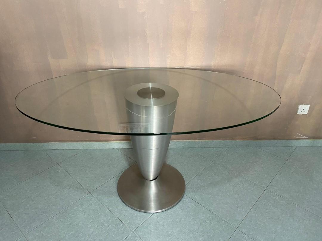 Dining Table (Category: Tables & Sets) located in Singapore. Submitted by jaykok90 (Listing ID 1048946091, Image 3). Description: Item Size is 60 inc X 34 inc Self collect at jurong west area.