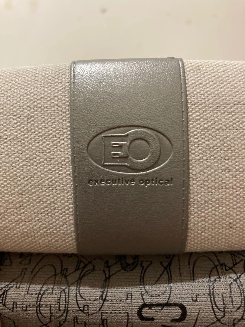 Eyeglasses case (Category: Sunglasses & Eyewear) located in Santa Rosa. Submitted by laispreloved (Listing ID 1049016364, Image 2). Description: Get these for 100php..