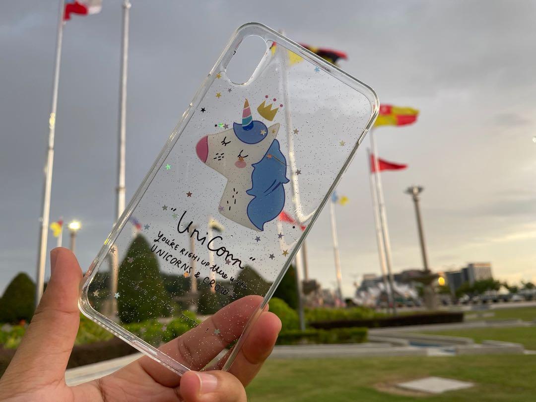 iPhone Case (Category: Cases & Covers) located in Cheras. Submitted by miekashi (Listing ID 1049044845, Image 2). Description: Casing iphone x - cantik - mudah dipasang -selesa apabila dipegang - sesuai untuk perempuan yang comel.