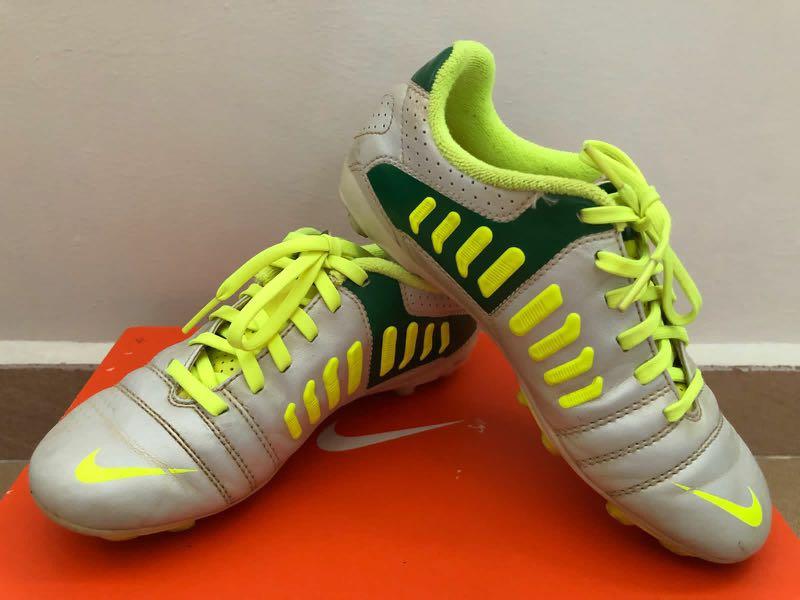 kids football boots 13.5