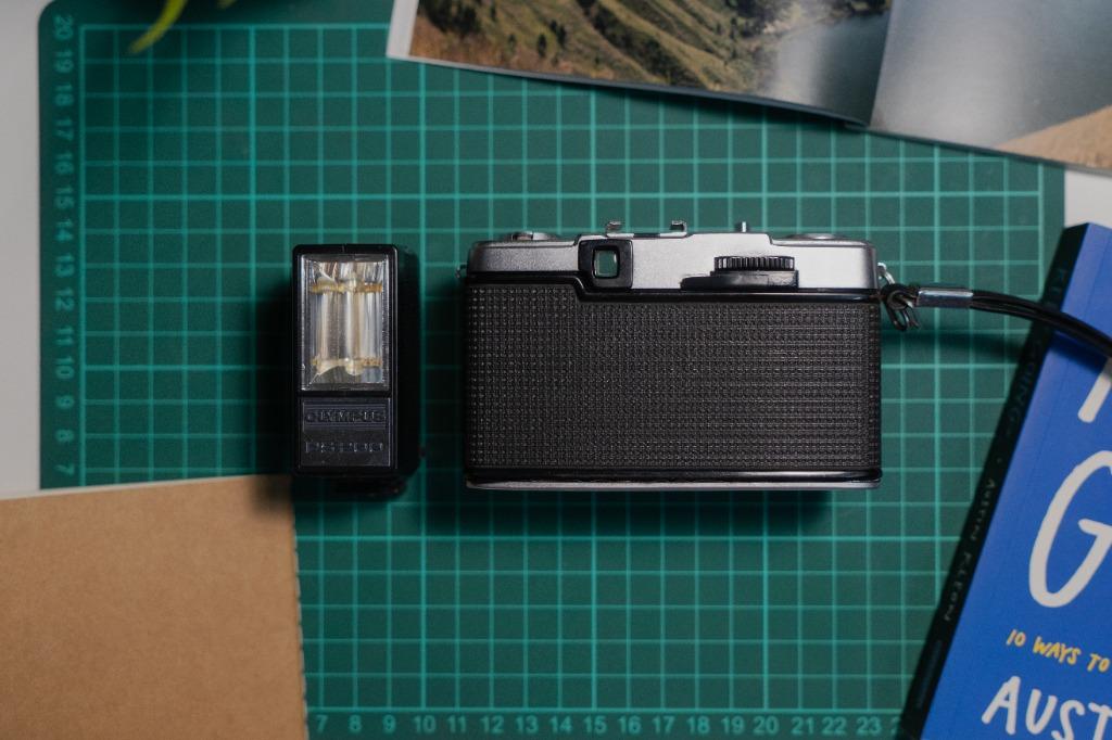 Olympus Pen EES.2 with PS200 Flash, Photography, Cameras on Carousell