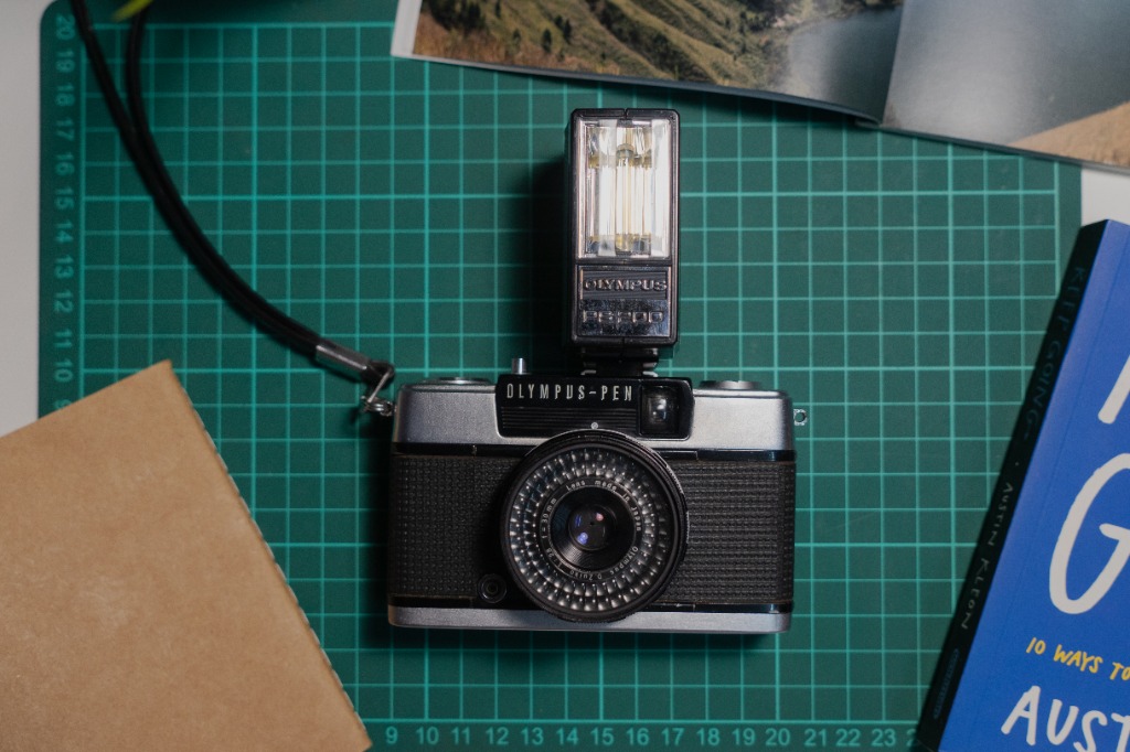 Olympus Pen EES.2 with PS200 Flash, Photography, Cameras on Carousell
