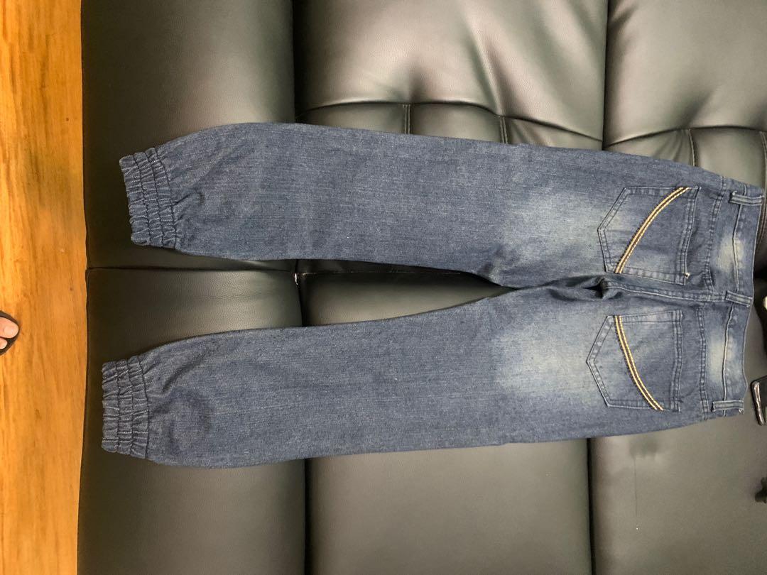 Penshoppe denim jogger pants (Category: Joggers) located in Quezon City. Submitted by biebster (Listing ID 1049029056, Image 2). Description: Denim jogger pants excellent condition.