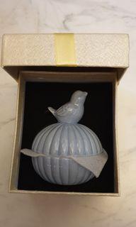 Porcelain bird jewellery box