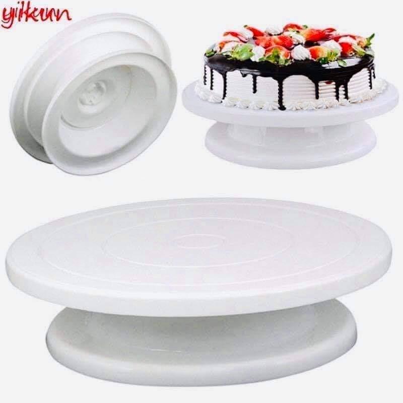 Rotating cake stand (Category: Bakeware) located in Taguig. Submitted by i_am_blessygrei (Listing ID 1048856750, Image 2). Description: 🔸️360 Rotating Cake Stand ▪️size: 23/28cmx8cm for pickup only.