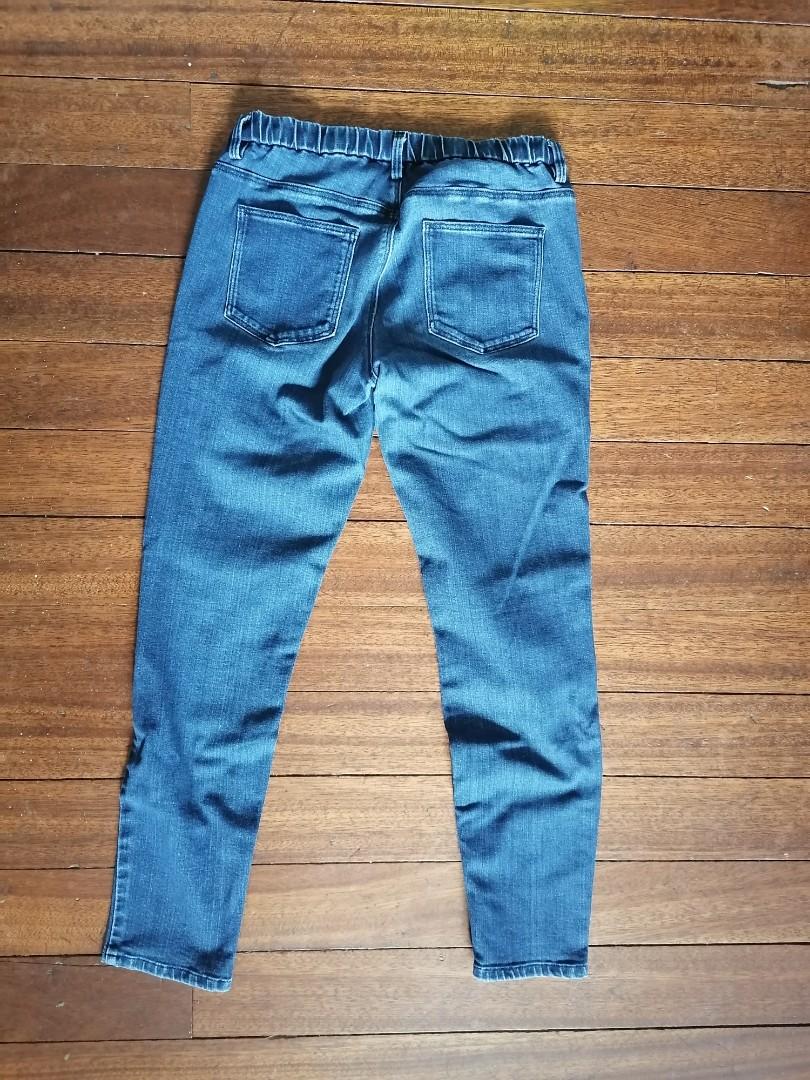Uniqlo blue jeggings (Category: Jeans) located in Caloocan City. Submitted by lovedstuffmnl (Listing ID 1048836204, Image 2). Description: Material: denim Size: Medium Manual measurements when laid flat: Length: 83cm Waist: 31 cm MOP: GCASH, BPI or BDO.
