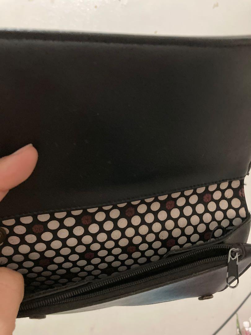Wrist wallet (Category: Wallets & Card holders) located in Santa Rosa. Submitted by laispreloved (Listing ID 1049015777, Image 3). Description: Used just few times. Pm for more inquiries.