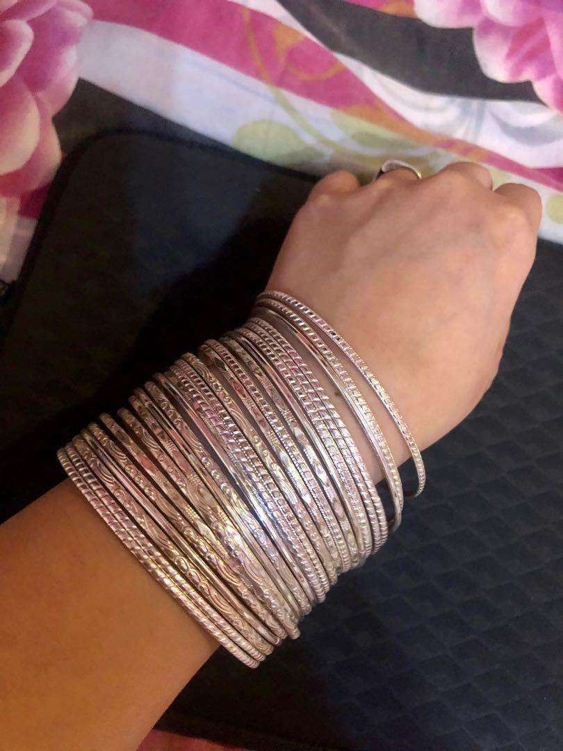 25-pcs silver bangles set (Category: Bracelets) located in Mandaluyong City. Submitted by ccshoppes (Listing ID 1049213042, Image 3). Description: Unused and in perfect condition MOP: BDO/BPI Shipping via Grab/Lalamove from Mandaluyong.