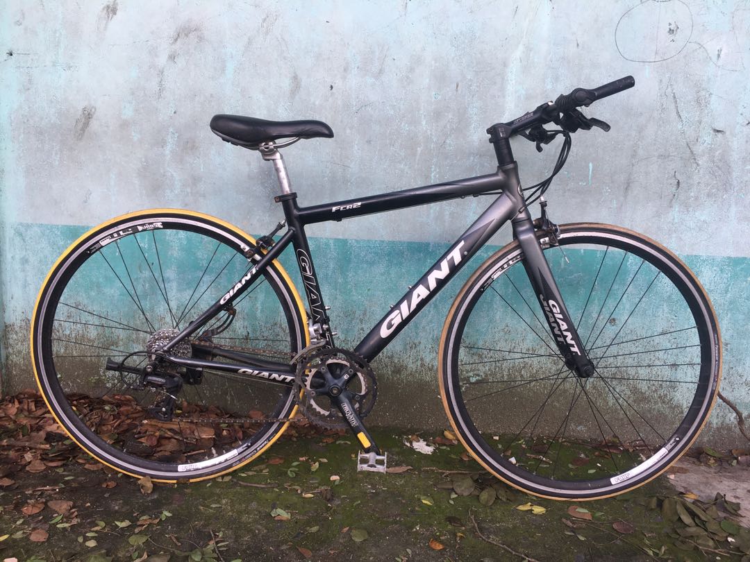 Giant FCR2 Hybrid Road Bike Sports Equipment Bicycles Parts