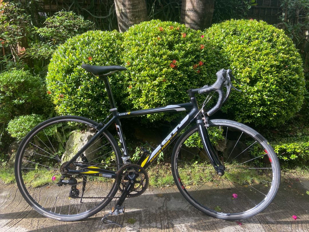 gt series four road bike