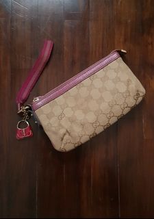 (Category: ) located in . Submitted by bags.decluttering (Listing ID 1049125929, Image 1). Description: .