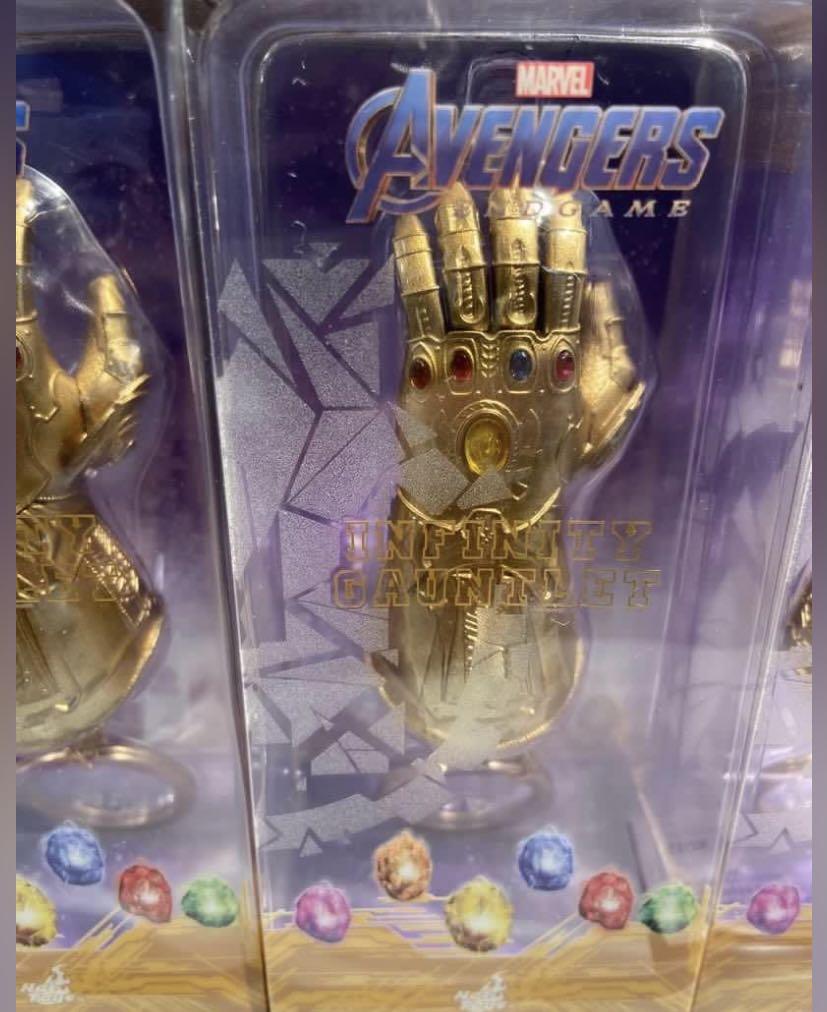 Hottoys Infinity Gauntlet Cosbaby Figure keychain Thanos