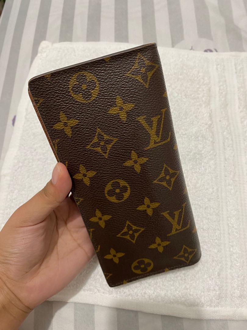 Louis Vuitton Brazza Wallet N60017, Luxury, Bags & Wallets on Carousell