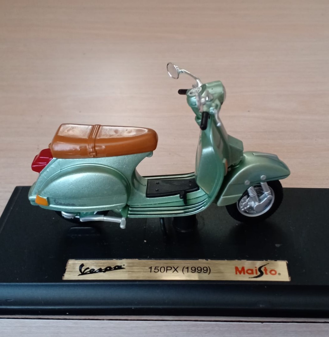 Diecast store vespa maisto