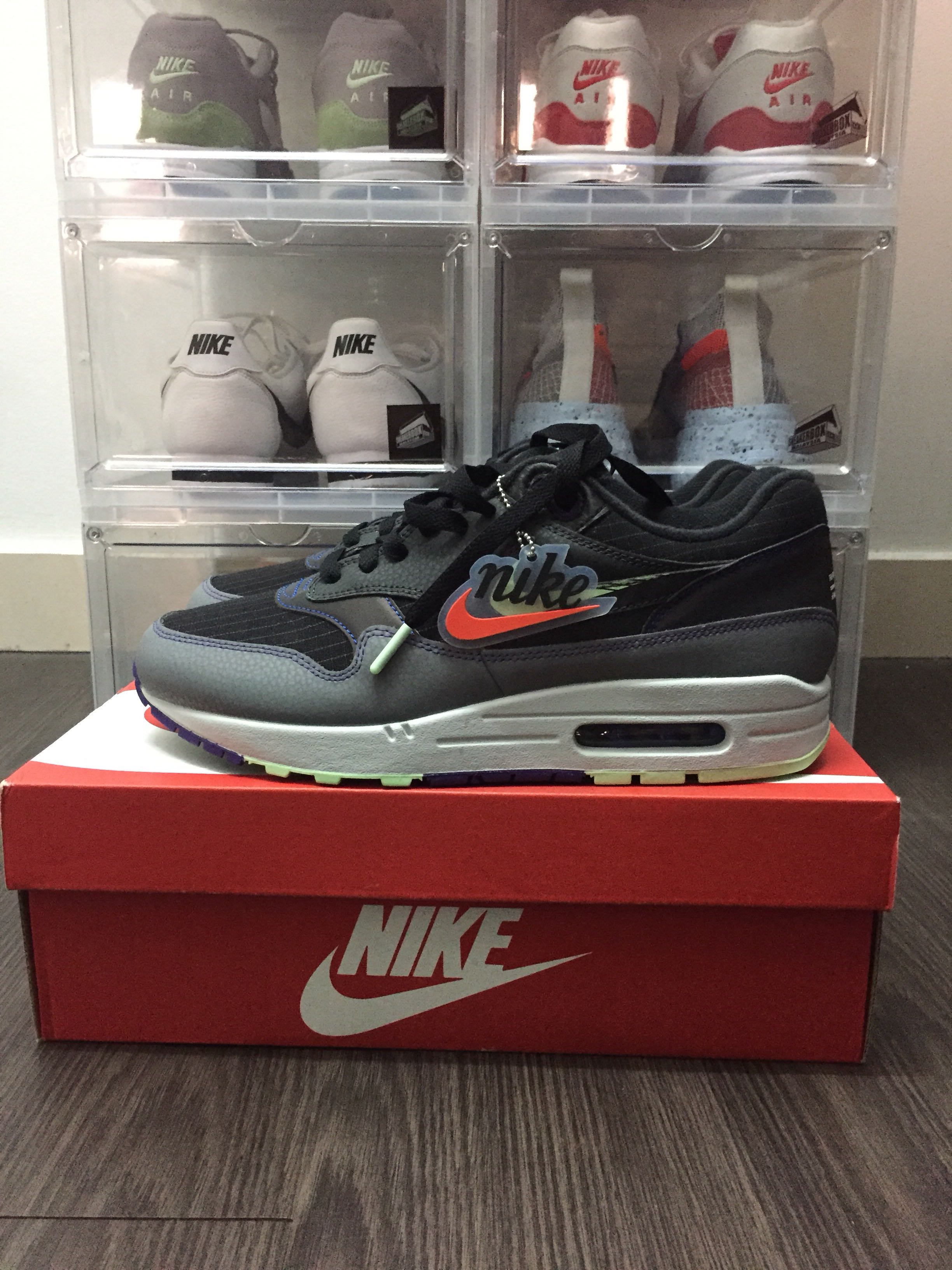 future swoosh air max 1