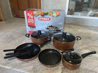 Onhand Pyrex Family Touch 11 pc Set